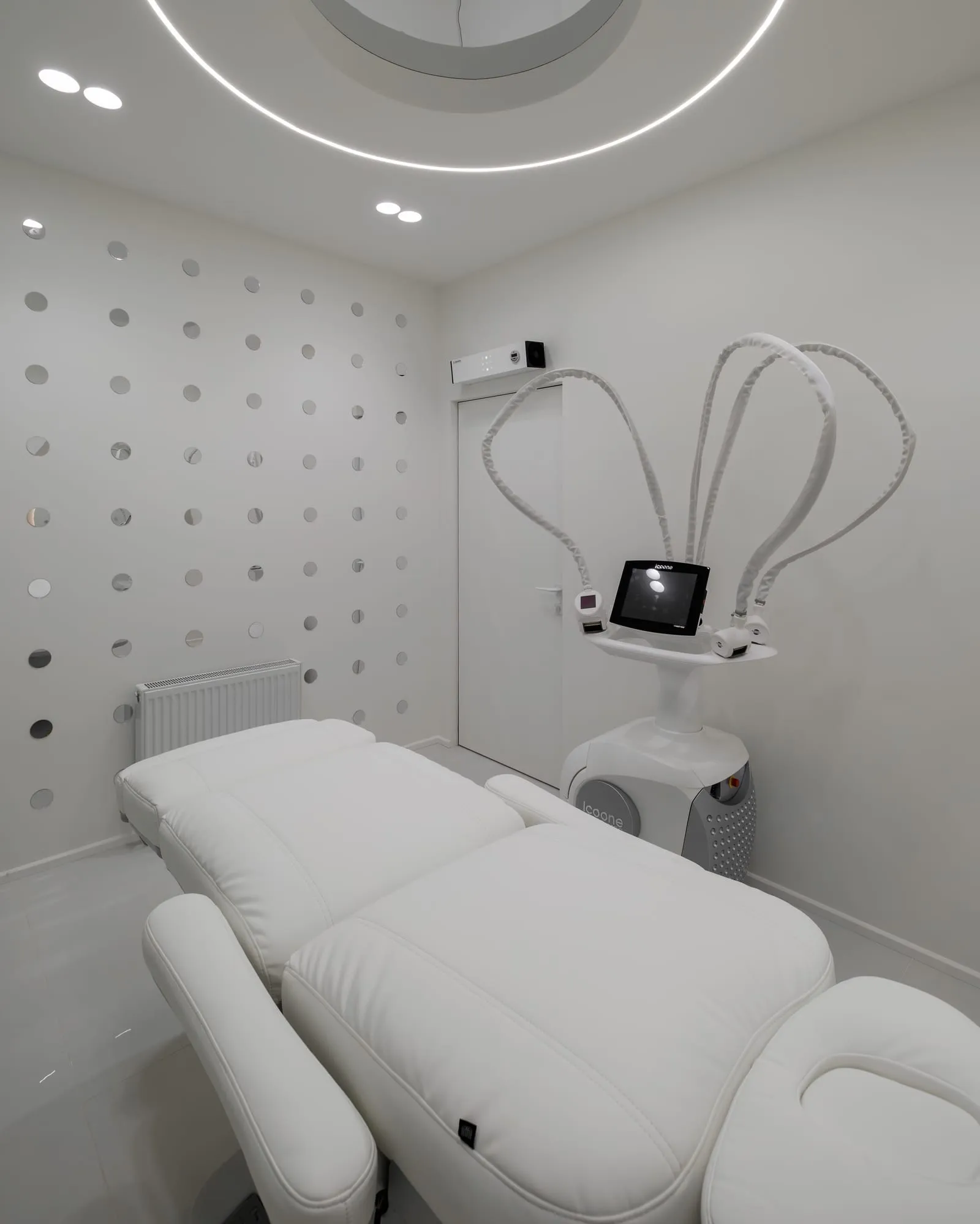 Cabinetul de proceduri corporale, cu aparatul Icoone Laser Med